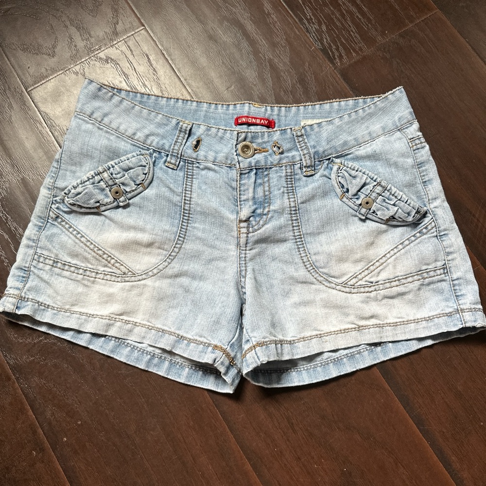 Low rise UNIONBAY shorts with super cute pockets